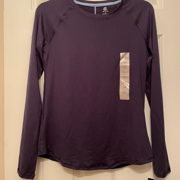Women’s long sleeve activewear shirt with thumb holes - Picture 1 of 7